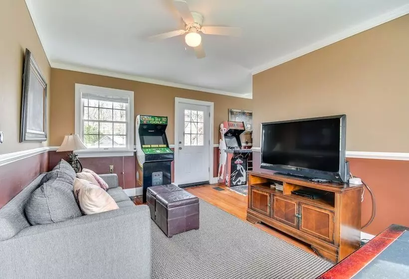 Lakefront Cayuga Retreat W/ Private Deck & Hot Tub