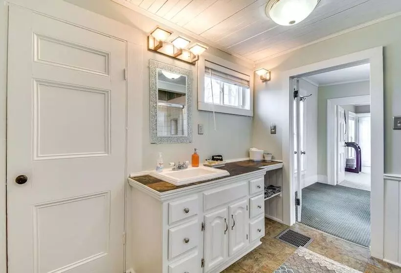 Lakefront Cayuga Retreat W/ Private Deck & Hot Tub