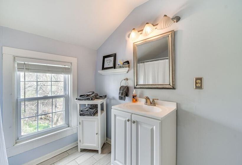 Lakefront Cayuga Retreat W/ Private Deck & Hot Tub