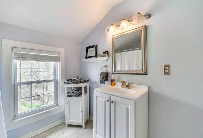 Lakefront Cayuga Retreat W/ Private Deck & Hot Tub