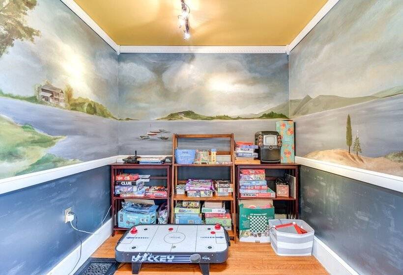 Lakefront Cayuga Retreat W/ Private Deck & Hot Tub