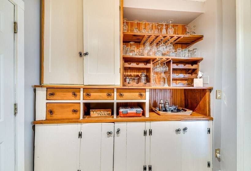 Lakefront Cayuga Retreat W/ Private Deck & Hot Tub