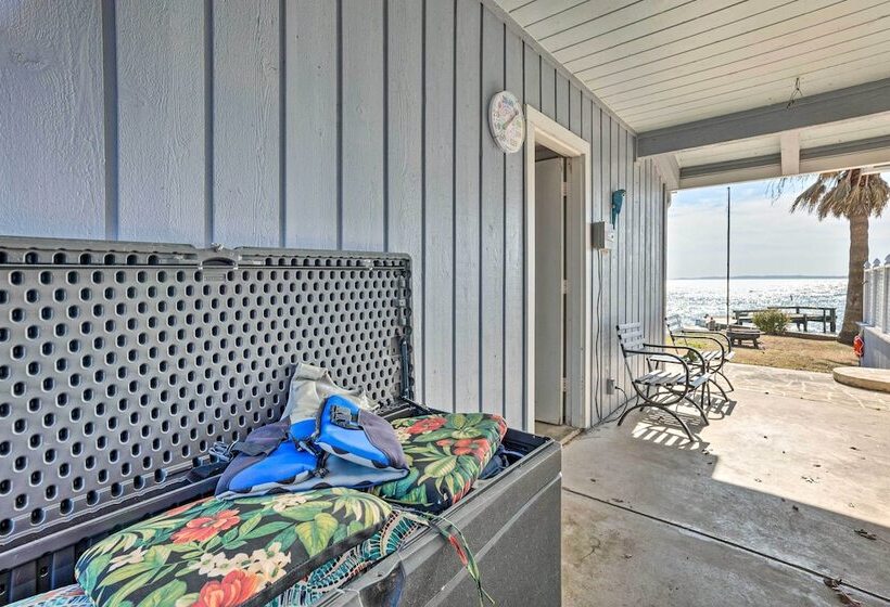 Lakefront Livingston Home W/ Grill & Views!