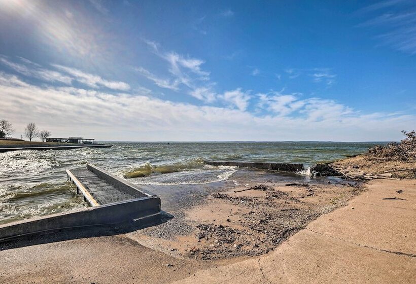 Lakefront Livingston Home W/ Grill & Views!