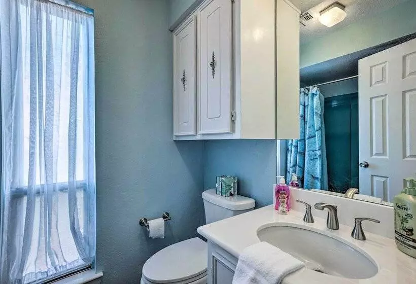 Lakefront Livingston Home W/ Grill & Views!