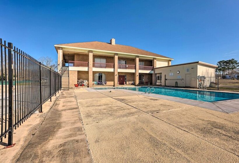 Lakefront Livingston Home W/ Grill & Views!