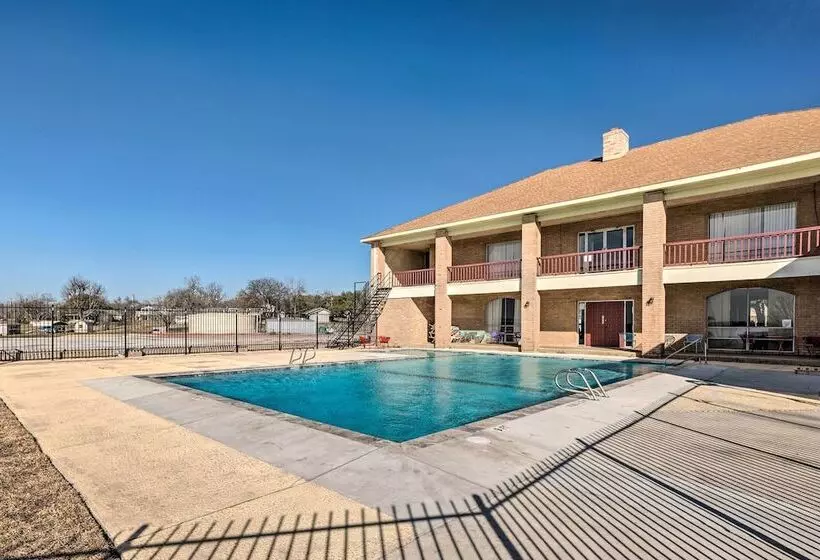 Lakefront Livingston Home W/ Grill & Views!