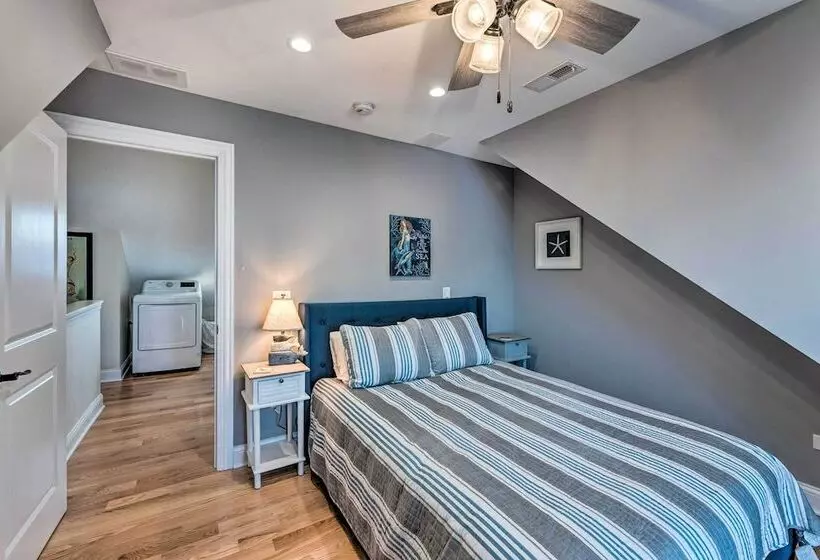 Lakefront Home W/ Gorgeous Sunsets, Kayaks, & Pier