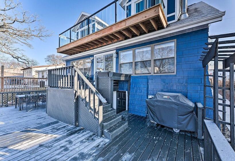 Lakefront Home W/ Gorgeous Sunsets, Kayaks, & Pier