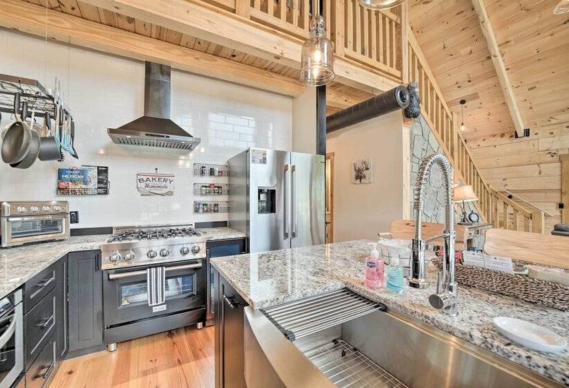 Luxe Log Cabin W/ Modern Finishes & Mtn Views