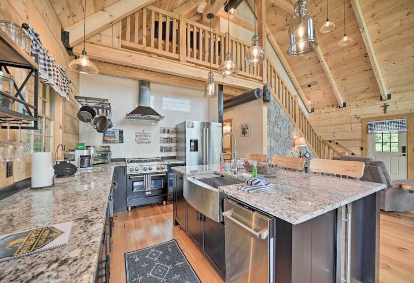 Luxe Log Cabin W/ Modern Finishes & Mtn Views