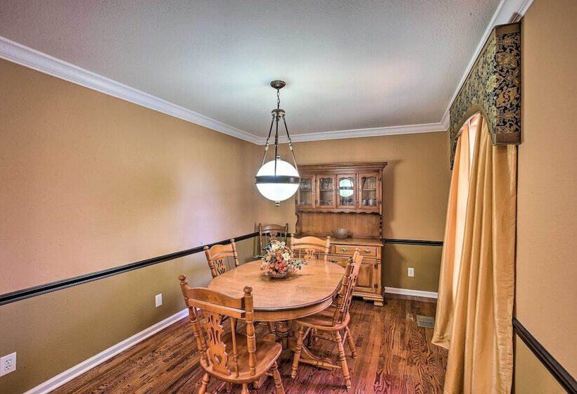 Luxury Scottsville Retreat On 10 Acres!