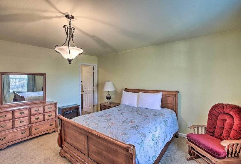 Luxury Scottsville Retreat On 10 Acres!