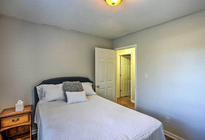 Luxury Scottsville Retreat On 10 Acres!