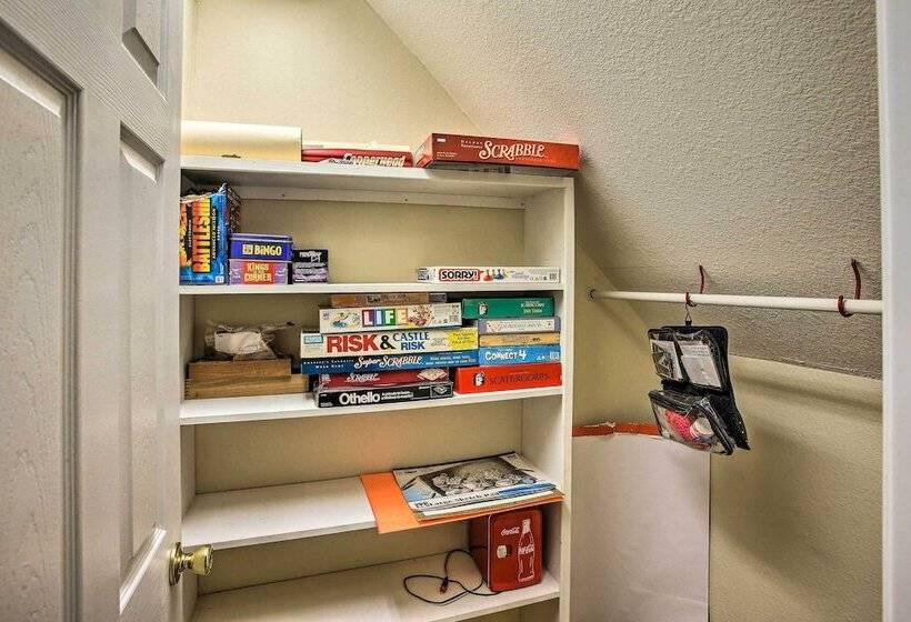 Luxury Scottsville Retreat On 10 Acres!