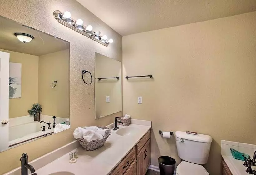 Luxury Scottsville Retreat On 10 Acres!