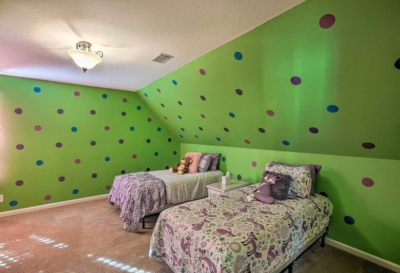 Luxury Scottsville Retreat On 10 Acres!