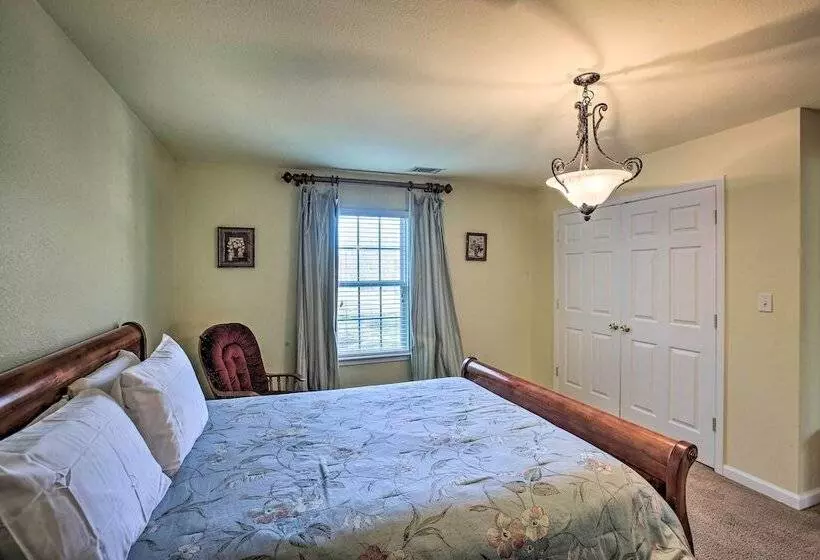 Luxury Scottsville Retreat On 10 Acres!