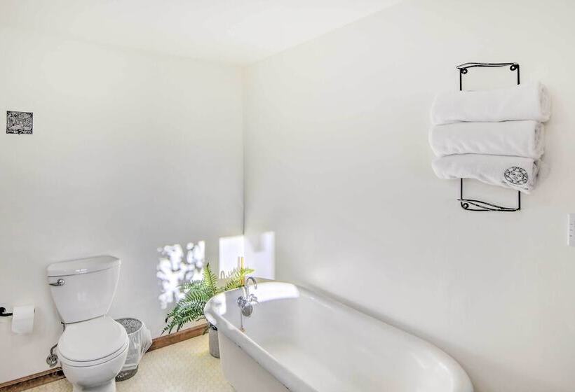 Moose Park Lodge  Charming Walden Retreat!