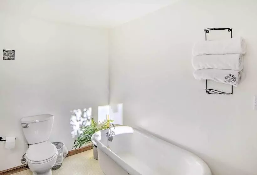 Moose Park Lodge  Charming Walden Retreat!