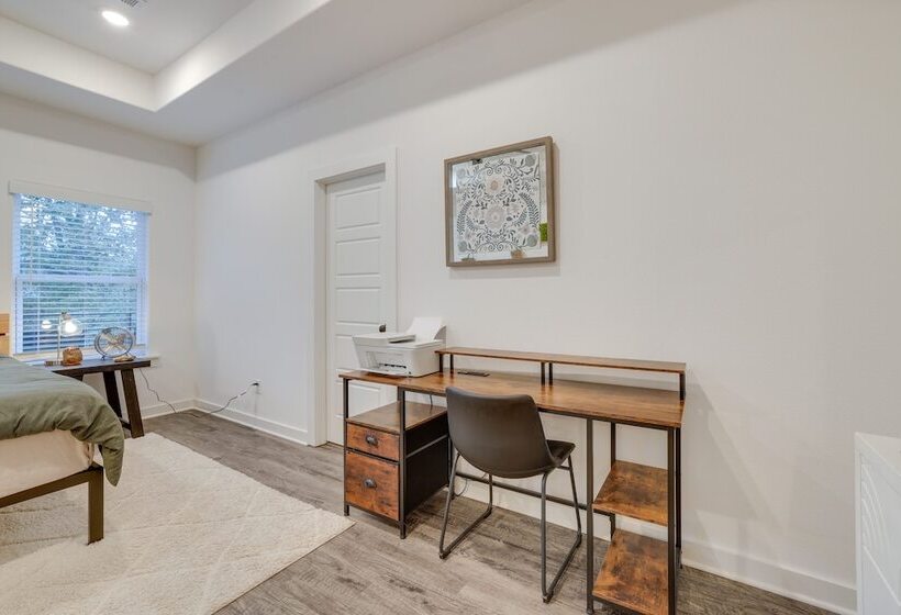 Newly Built Bella Vista Home Near Lakes