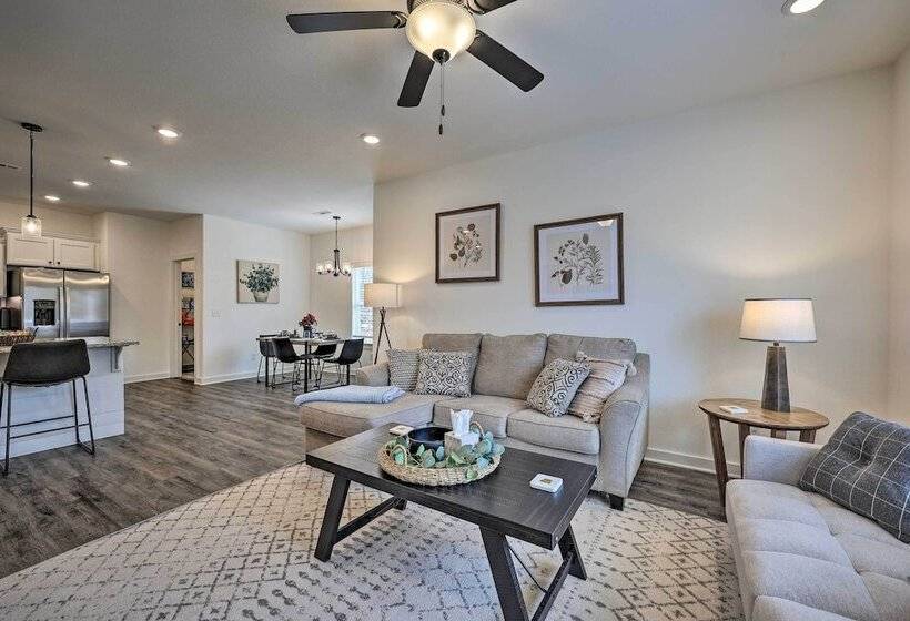 Newly Built Bella Vista Home Near Lakes