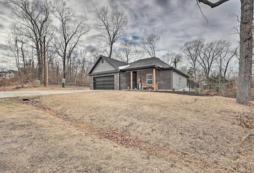 Newly Built Bella Vista Home Near Lakes