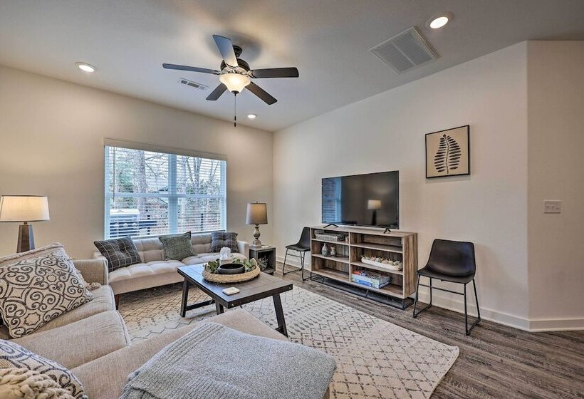 Newly Built Bella Vista Home Near Lakes