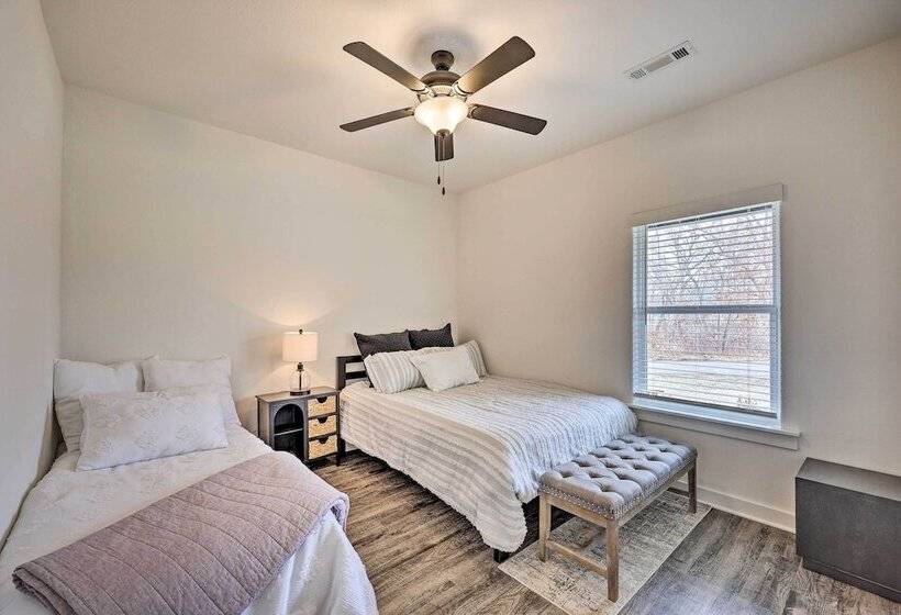 Newly Built Bella Vista Home Near Lakes