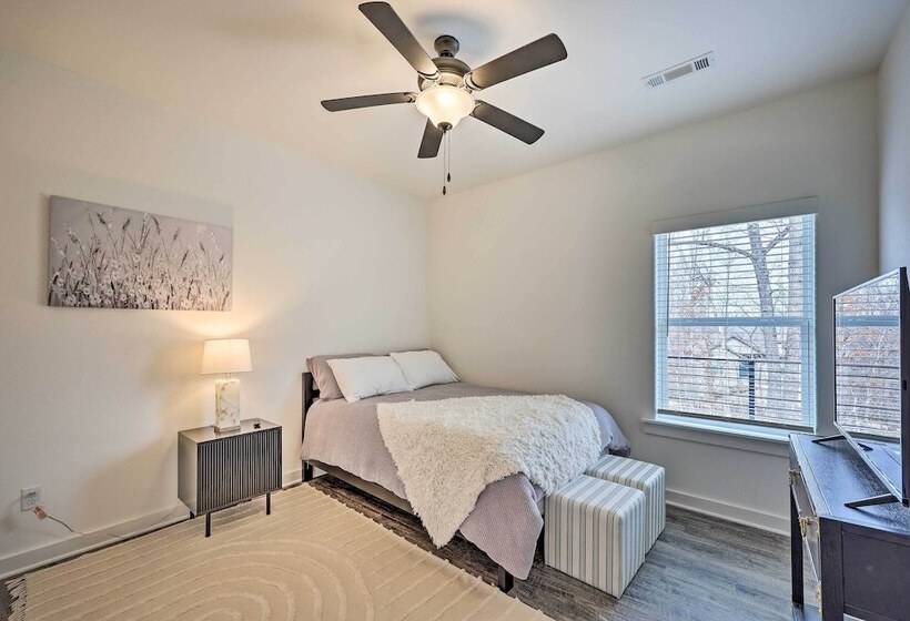 Newly Built Bella Vista Home Near Lakes