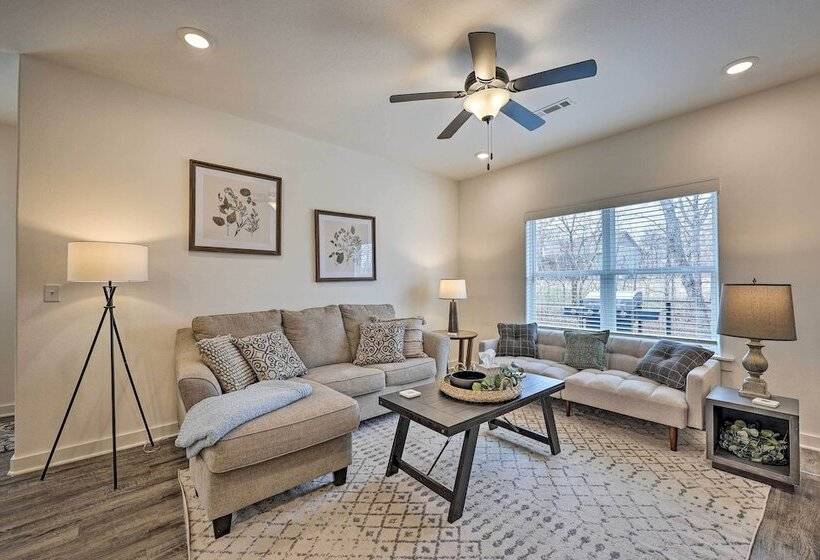 Newly Built Bella Vista Home Near Lakes