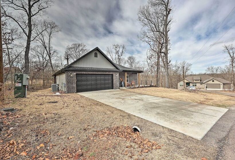 Newly Built Bella Vista Home Near Lakes