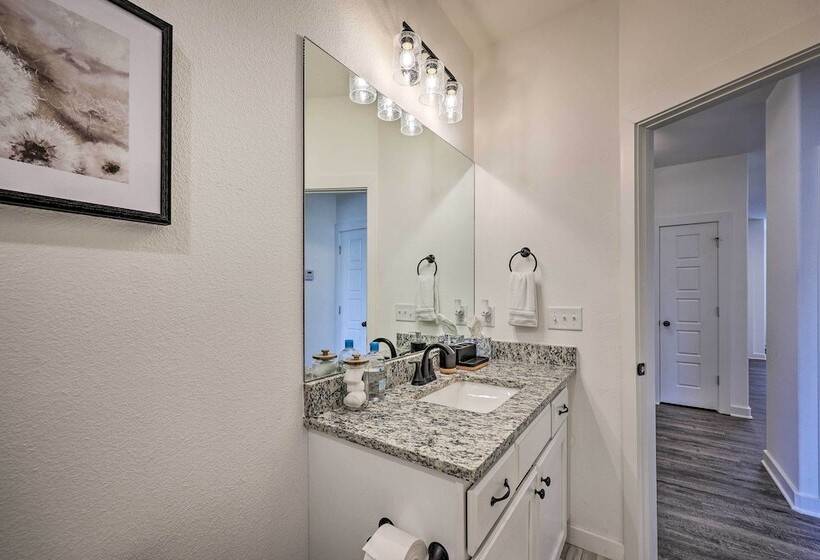 Newly Built Bella Vista Home Near Lakes