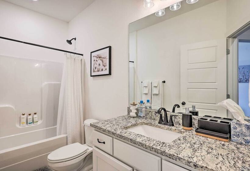 Newly Built Bella Vista Home Near Lakes