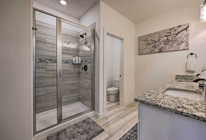 Newly Built Bella Vista Home Near Lakes