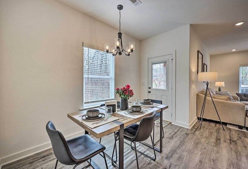 Newly Built Bella Vista Home Near Lakes