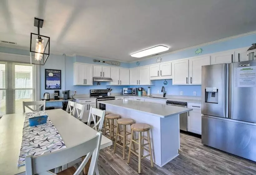 Oceanfront Retreat W/ Holden Beach Access!
