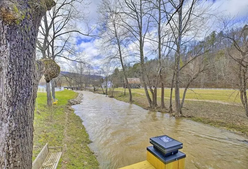 Peaceful Mountain City Cabin W/ Porch & Fire Pit