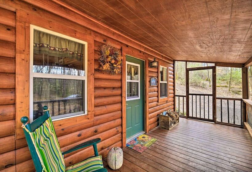 Peaceful Mountain City Cabin W/ Porch & Fire Pit
