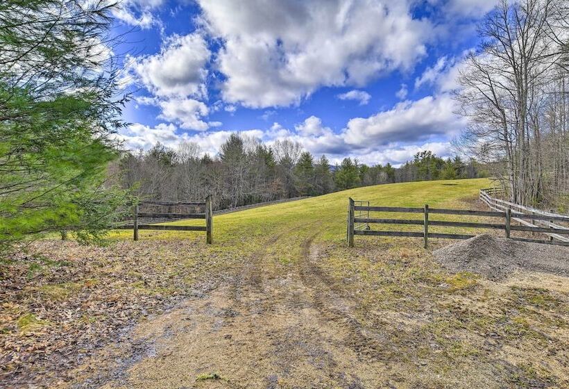 Peaceful Mountain City Cabin W/ Porch & Fire Pit