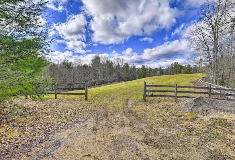 Peaceful Mountain City Cabin W/ Porch & Fire Pit