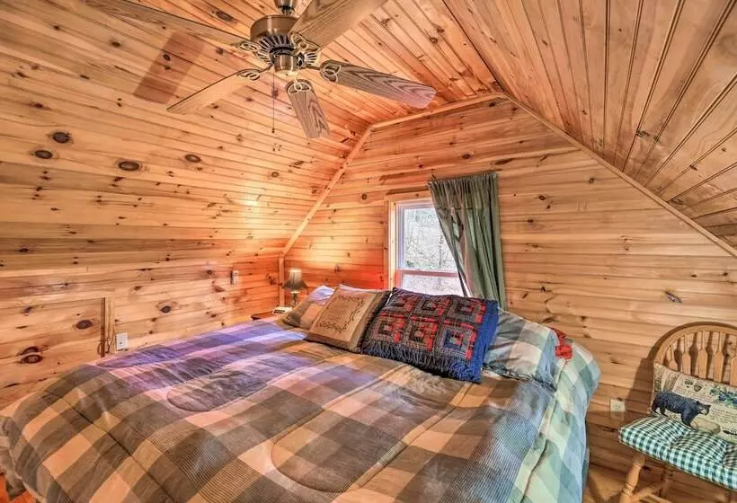 Peaceful Mountain City Cabin W/ Porch & Fire Pit