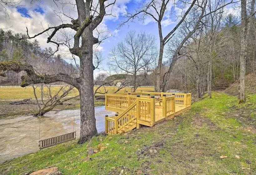 Peaceful Mountain City Cabin W/ Porch & Fire Pit