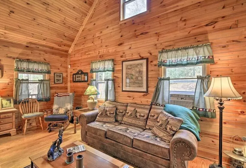 Peaceful Mountain City Cabin W/ Porch & Fire Pit