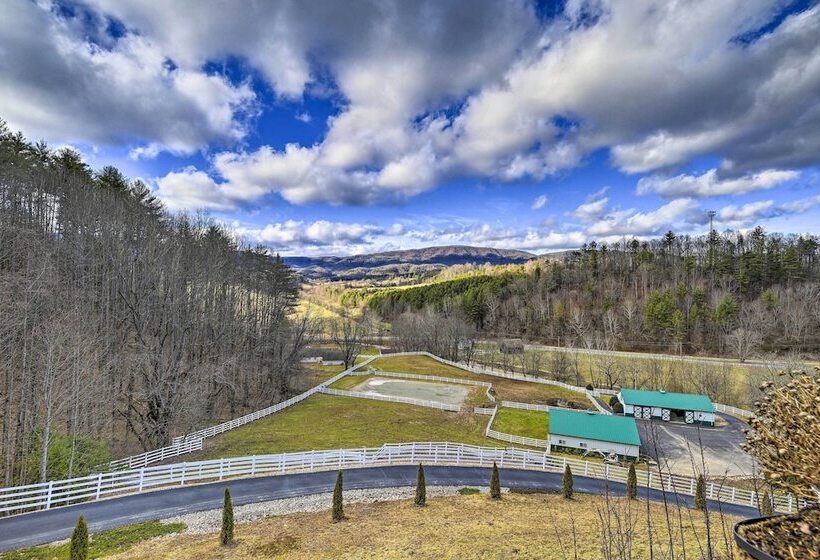 Peaceful Mountain City Cabin W/ Porch & Fire Pit