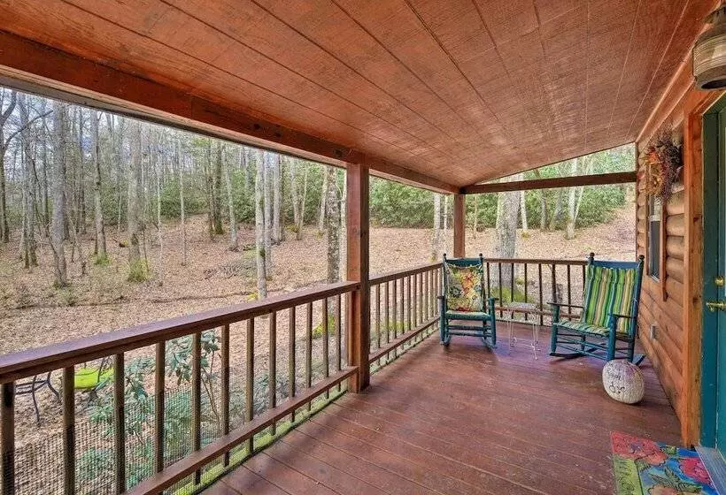 Peaceful Mountain City Cabin W/ Porch & Fire Pit