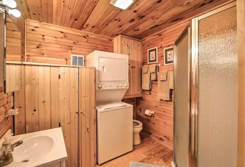 Peaceful Mountain City Cabin W/ Porch & Fire Pit