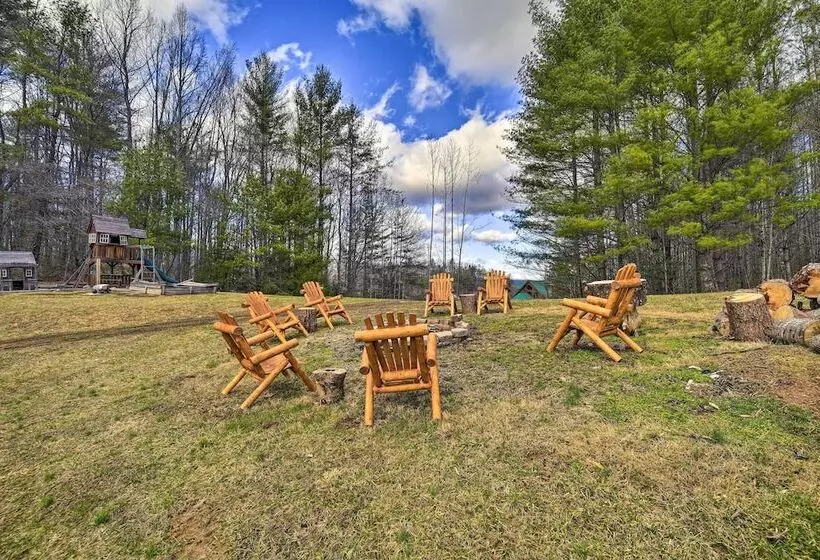 Peaceful Mountain City Cabin W/ Porch & Fire Pit