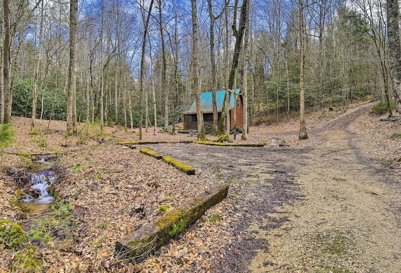 Peaceful Mountain City Cabin W/ Porch & Fire Pit