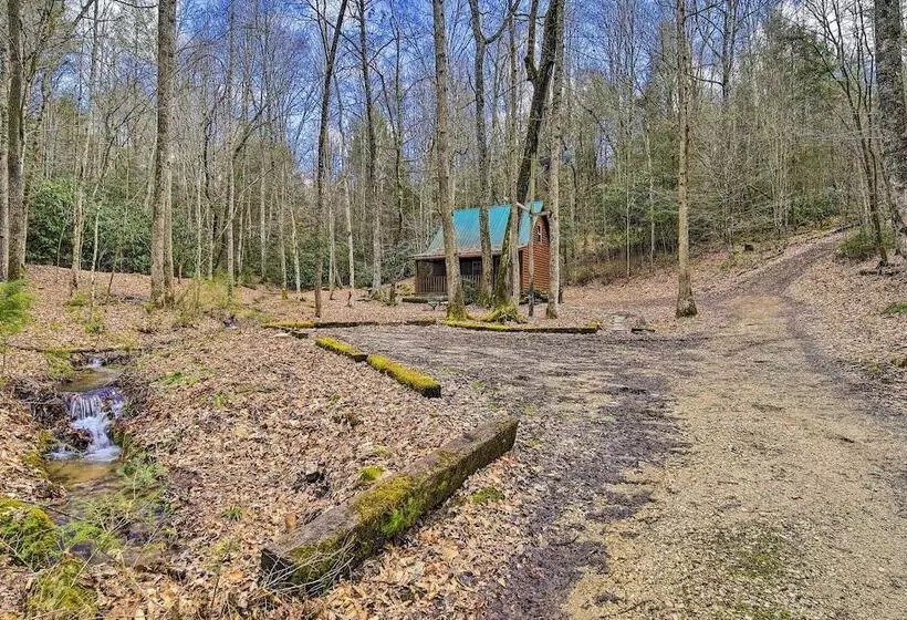 Peaceful Mountain City Cabin W/ Porch & Fire Pit